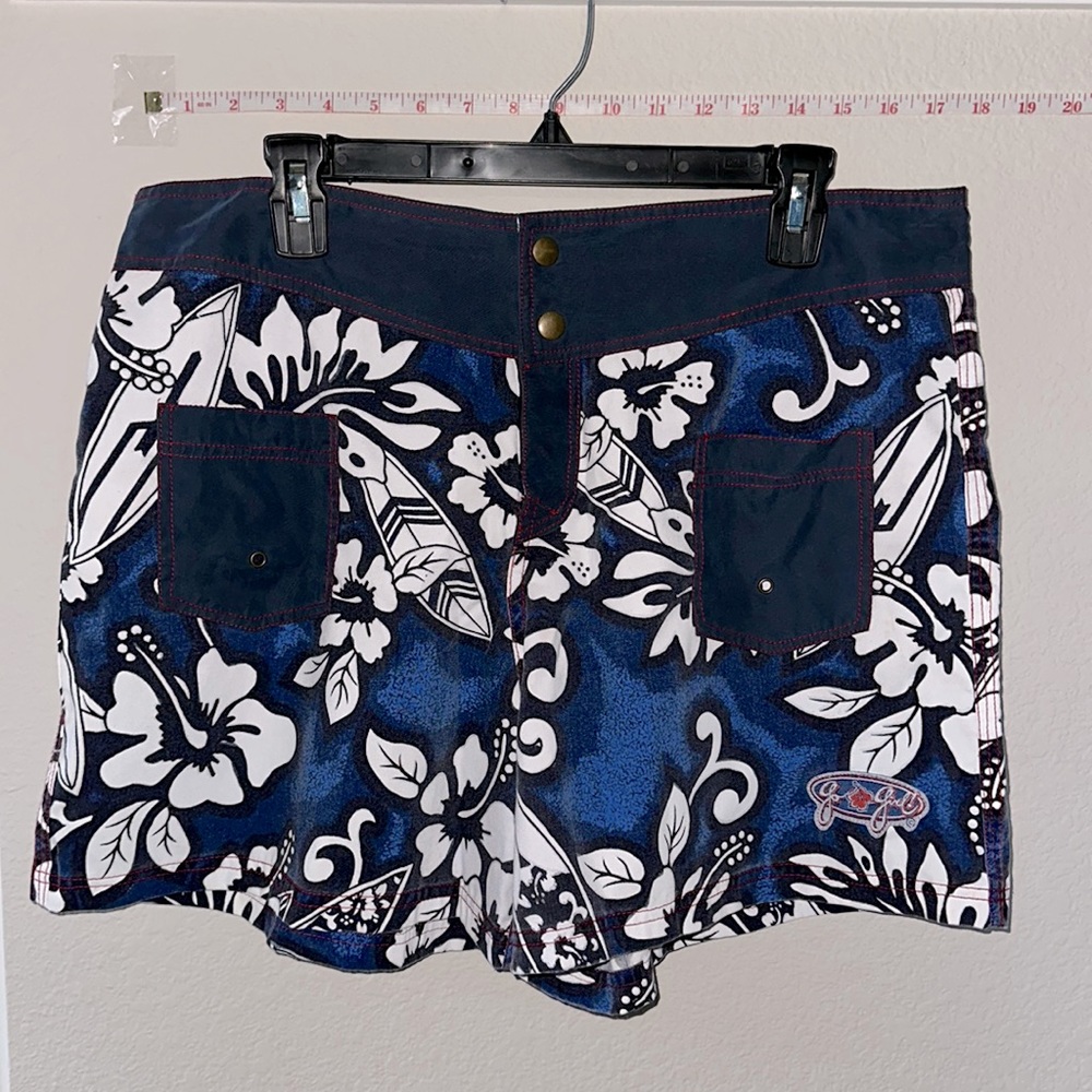 Womens Board Shorts. Size 2XL. FITS LIKE A LARGE OR FITTED XL (small waisted)!!